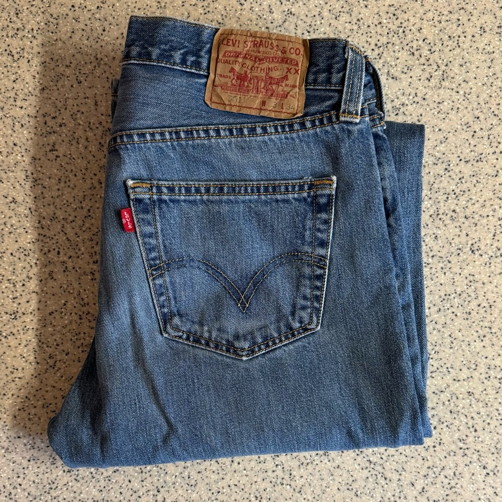 Y2K Levi’s 501 Button Fly blue jeans made in Mexico.Size 33